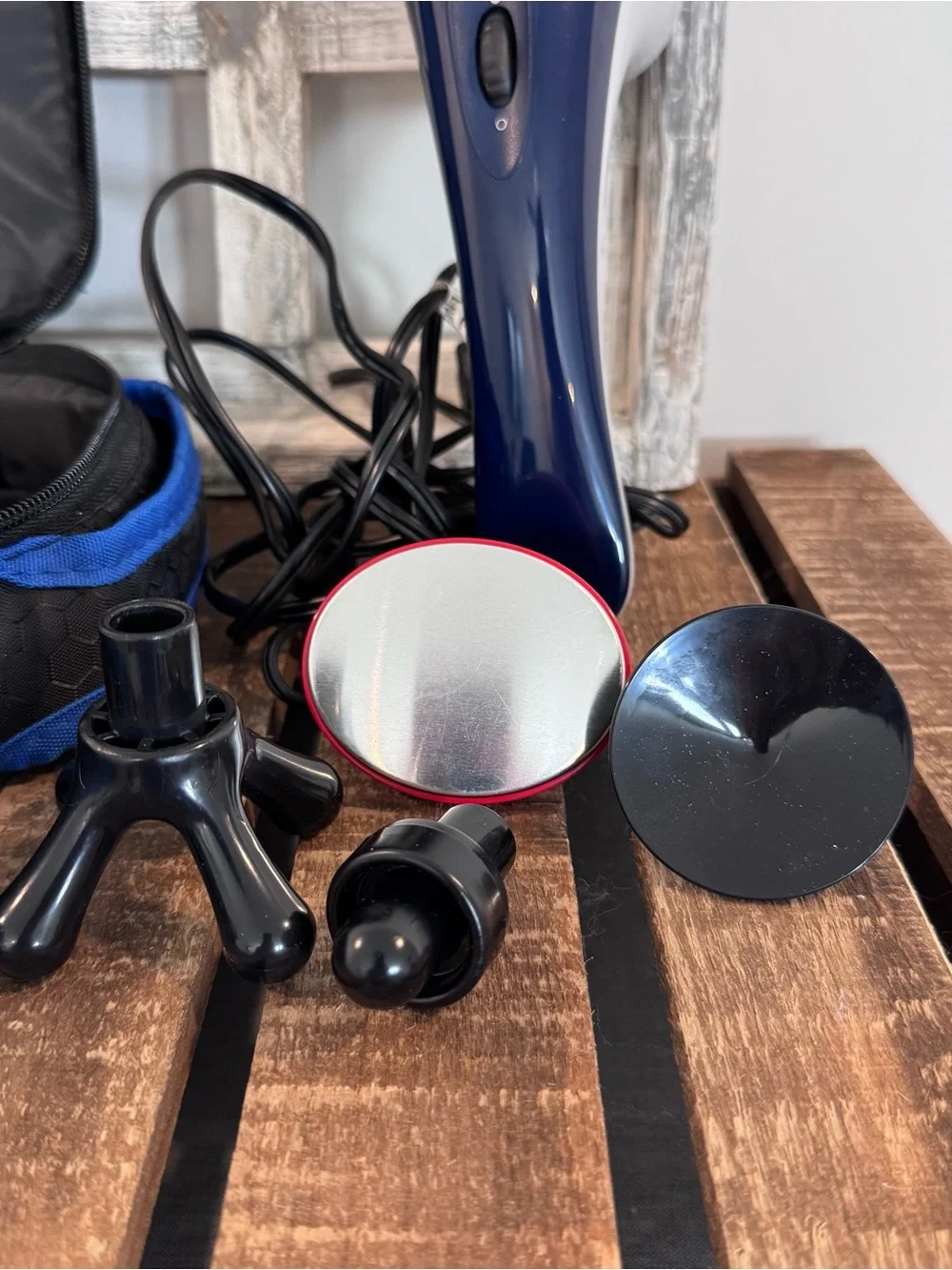 Wahl Handheld Massager with Blue Body and Black Case